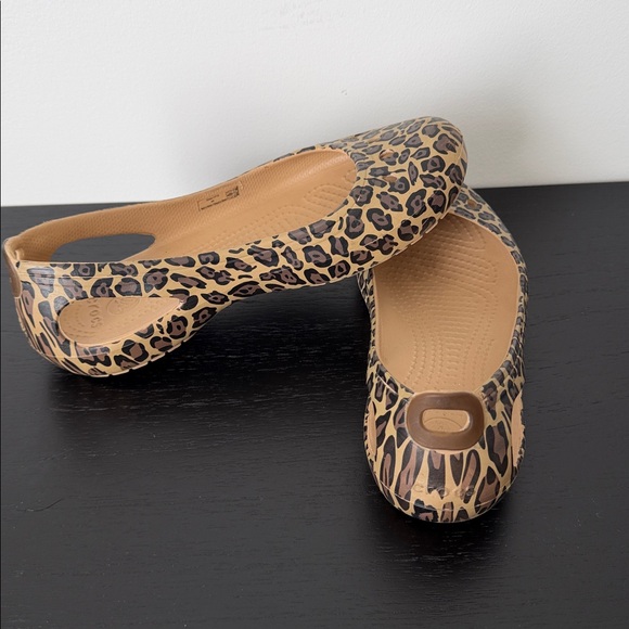 Crocs Kadee Leopard Print Waterproof Flats‎ Size 8W - Picture 5 of 9